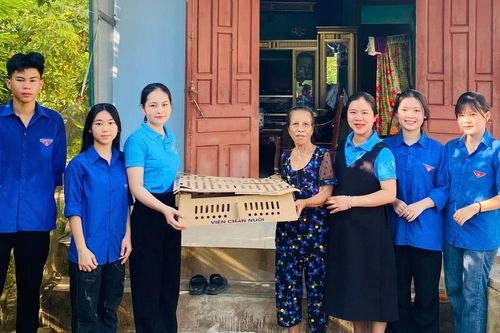 Nữ sinh nhận Giải thưởng Lý Tự Trọng: Hoài bão lớn trong màu áo xanh