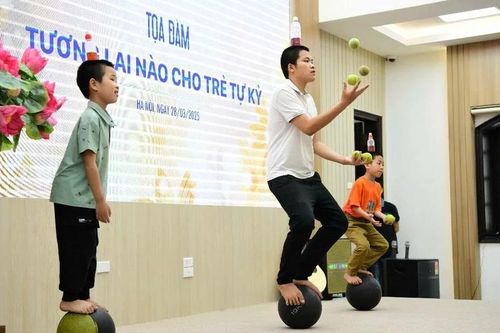 Tự kỷ chiếm 30% số trẻ mắc các khuyết tật học đường