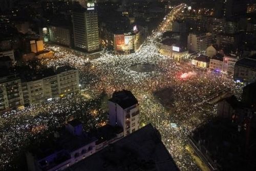 Người biểu tình nói về 'âm thanh địa ngục', Serbia bác cáo buộc sử dụng vũ khí cấm