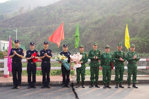Tuần tra liên hợp chấp pháp trên biên giới giữa BĐBP Lai Châu và Chi đội Quản lý biên giới Hồng Hà
