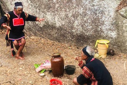Gia Lai: Độc đáo lễ cúng cầu mưa trên đỉnh núi thần Chư Tao Yang