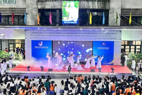'Bùng nổ' với English Festival của học sinh mái trường mang tên Bác