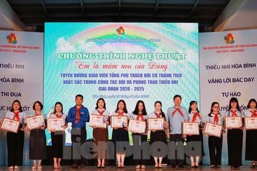 Tỉnh Đoàn Hòa Bình tuyên dương 25 giáo viên Tổng phụ trách Đội tiêu biểu