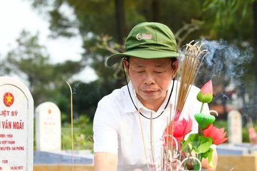 Xúc động Lễ dâng hương tưởng nhớ các Anh hùng liệt sĩ