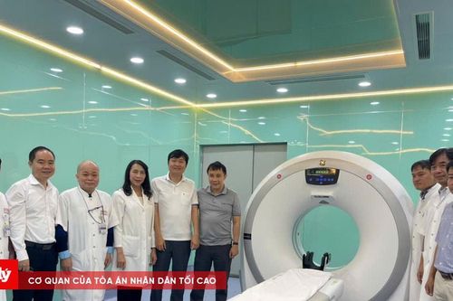 Vận hành hệ thống máy móc hiện đại để nâng cao chất lượng khám chữa bệnh