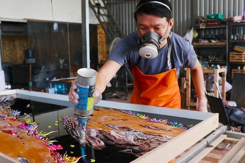 TPHCM: Chàng trai đưa đại dương, núi lửa lên mặt bàn gỗ
