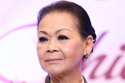 'Danh ca Khánh Ly không nhận show xa vì có thể bị đột quỵ lại bất cứ lúc nào'