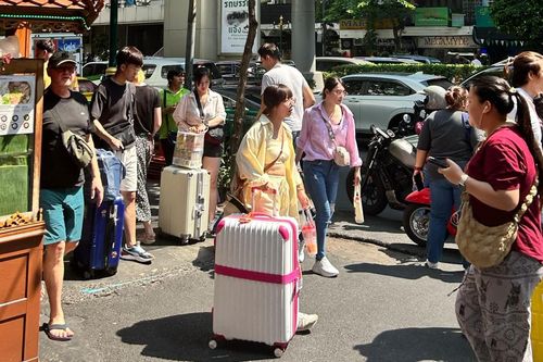 Khách Việt hoảng loạn, bỏ chạy khi Bangkok rung lắc mạnh