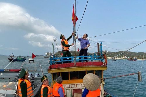Hoạt động ý nghĩa của VKSND huyện Cô Tô trên đảo tiền tiêu