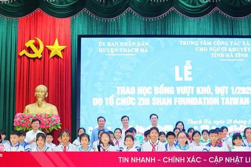 Trao 149 suất học bổng cho học sinh ở huyện Thạch Hà và TP Hà Tĩnh