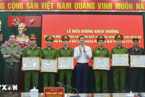 Bắc Ninh khen thưởng các tập thể, cá nhân trong vụ giải cứu cháu bé 9 tuổi