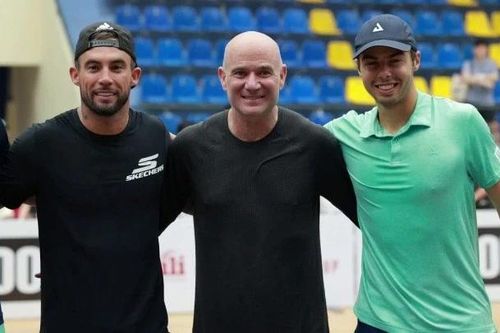 Andre Agassi và Ben Johns trình diễn kỹ thuật đỉnh cao môn pickleball tại Hà Nội