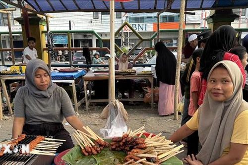 Chợ Kebon Roek ở đảo Lombok trước giờ 'xả nhịn' trong tháng Ramadan