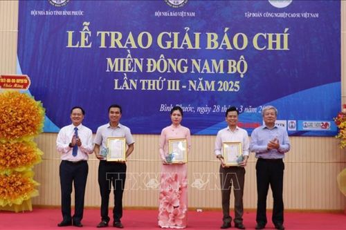 Trao Giải báo chí miền Đông Nam Bộ năm 2025: Nhóm phóng viên TTXVN giành giải Nhì