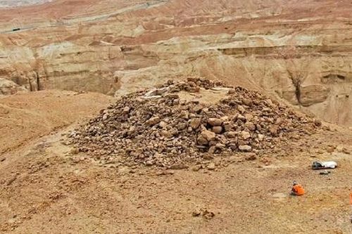 Kim tự tháp bí ẩn được các nhà khảo cổ phát hiện gần Biển Chết