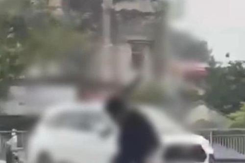 Công an ráo riết truy bắt đối tượng chém người giữa phố