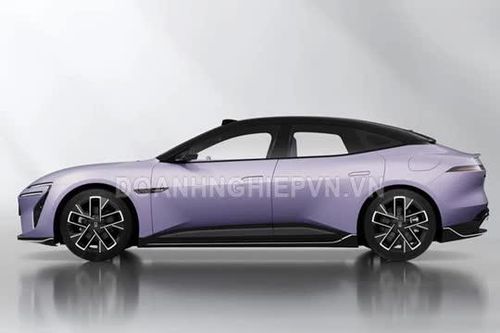 Xe sedan cùng phân khúc với Toyota Camry, hệ thống treo khí nén, công suất 590 mã lực, giá từ 760 triệu đồng