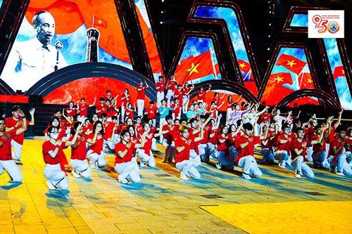 Tổng duyệt hai chương trình nghệ thuật chào mừng 50 năm ngày giải phóng Đà Nẵng