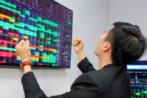 Một cổ phiếu 12 lần lập đỉnh, giá tăng gấp đôi sau 3 tháng, điều gì đang xảy ra?