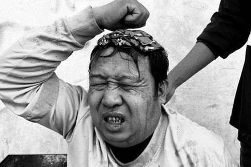 Hình ảnh đau lòng từ đống đổ nát sau vụ sập tòa nhà do động đất