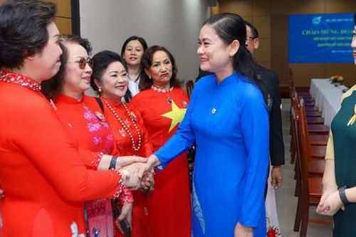Lãnh đạo Hội LHPN Việt Nam gặp mặt Hội Người Việt Nam toàn Thái Lan và Ban Phụ nữ kiều bào