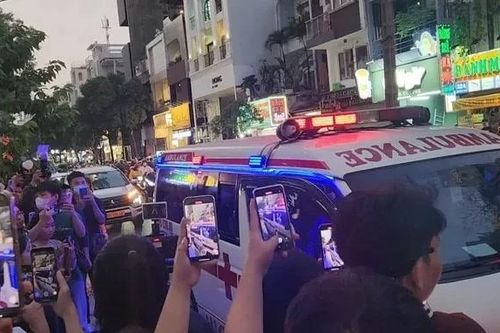 Dùng xe cấp cứu quảng cáo phim: Sự phản cảm không thể chấp nhận
