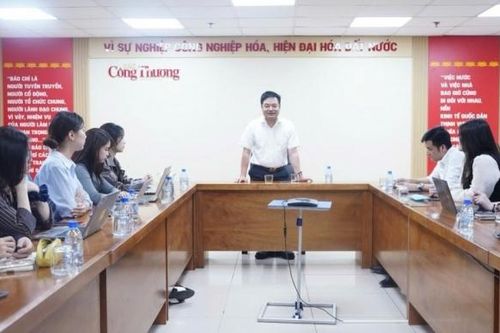 Tổng Biên tập Nguyễn Văn Minh: Que diêm và ngọn lửa trên tay sinh viên báo chí