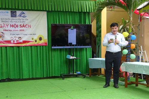 Ngày hội sách ở trường tiểu học vùng dân đồng bào tộc thiểu số Khmer huyện Tri Tôn