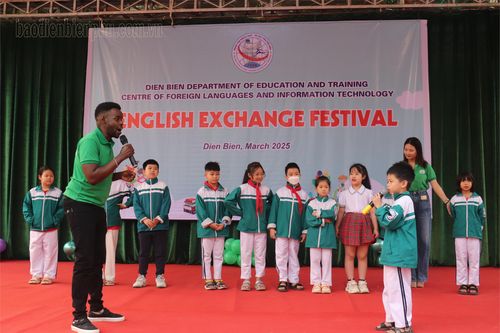 Giao lưu tiếng Anh tại Trường Tiểu học Him Lam