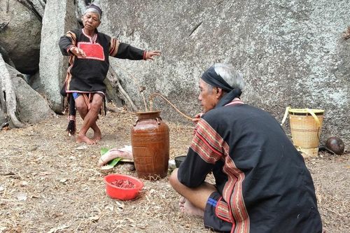 Lễ cầu mưa trên đỉnh núi thần: Di sản đặc biệt