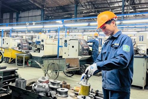 Công nhân tiêu biểu học và làm theo Bác
