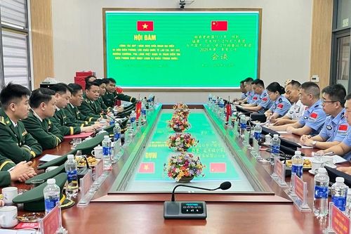 Các đồn biên phòng của Lào Cai hội đàm với lực lượng kiểm soát xuất - nhập cảnh Hà Khẩu, Vân Nam (Trung Quốc)