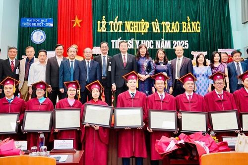 Trường Đại học Y - Dược, Đại học Huế trao bằng cho 10 tân tiến sĩ