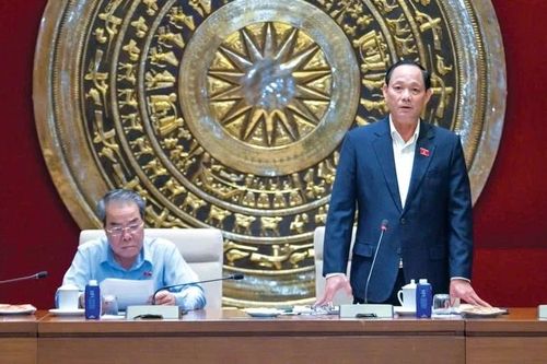 Phó Chủ tịch Quốc hội, Thượng tướng Trần Quang Phương chủ trì làm việc về sửa đổi Luật Hoạt động giám sát của Quốc hội và Hội đồng Nhân dân