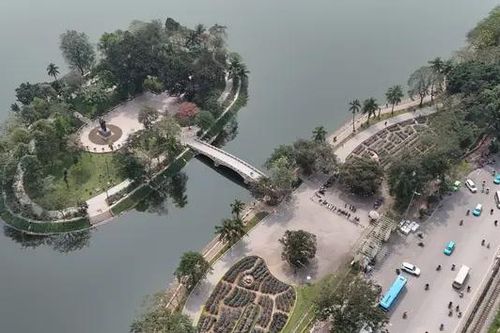Nhiều công viên ở Hà Nội được thay áo mới