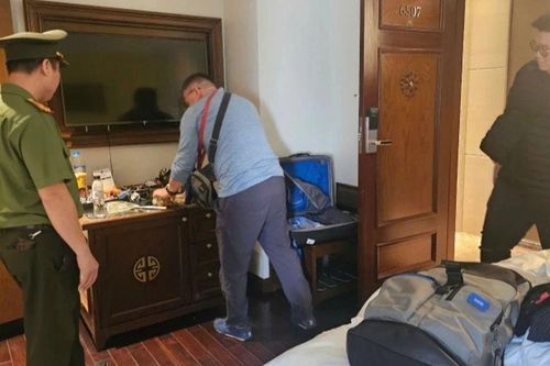 Bị truy nã ở Mỹ, lưu trú đến Hà Nội sau 1 đêm thì bị bắt