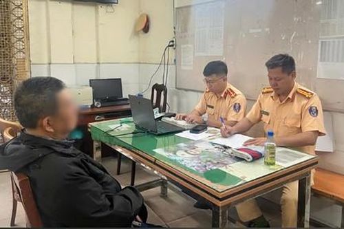 Thông tin về vụ CSGT khống chế người đàn ông có nồng độ cồn, khai man tên tuổi