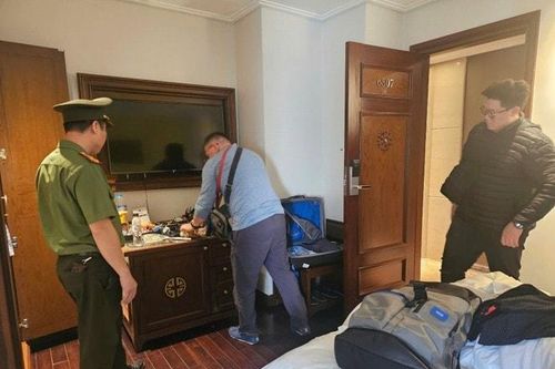 Bắt đối tượng người nước ngoài bị truy nã về tội 'Giết người' trên phố Hàng Bạc