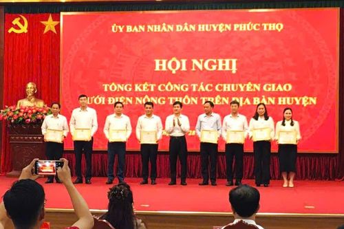 Huyện Phúc Thọ hoàn thành chuyển giao lưới điện nông thôn