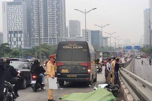 Danh tính nạn nhân bị tai nạn tử vong trên cầu vượt Mai Dịch