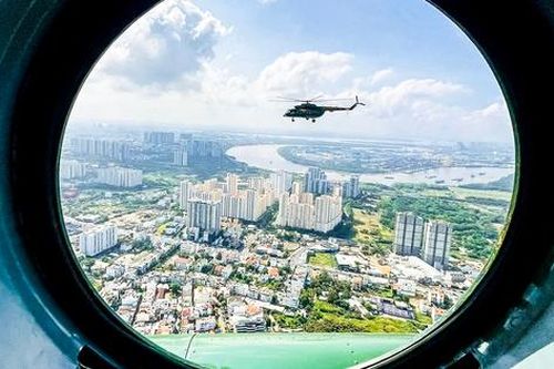 Ngắm những công trình hiện đại của TP. Hồ Chí Minh qua khoang lái trực thăng