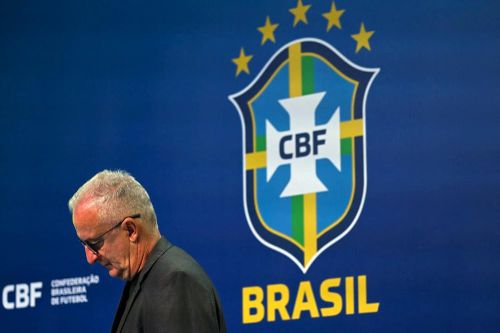 Brazil sa thải HLV sau trận thua thảm Argentina