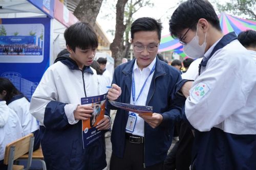 'Gỡ rối' nhiều thắc mắc trong tuyển sinh đại học năm 2025