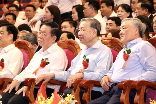 Tổng Bí thư Tô Lâm dự chương trình nghệ thuật 'Đảng trong mùa xuân đại thắng' tại Đà Nẵng