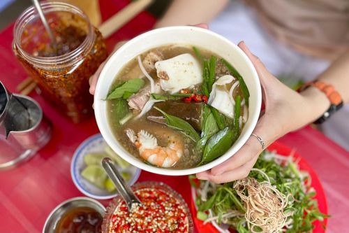 Bún mắm 130.000 đồng ở TP.HCM đông đột biến dù gây tranh cãi