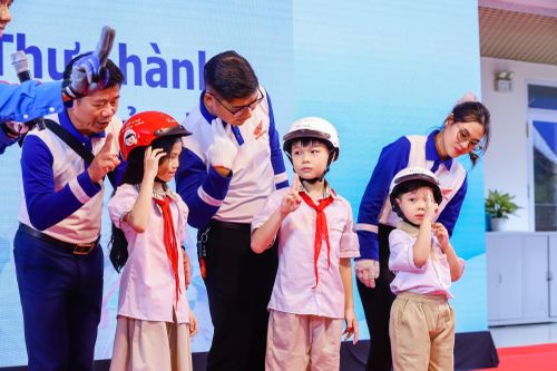 Honda Việt Nam tổng kết chương trình tặng mũ bảo hiểm cho học sinh