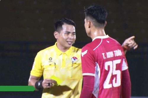 Cựu giám sát trọng tài: 'Thổi phạt đền cho Ninh Bình là sai'