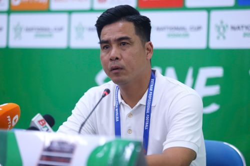 HLV Phù Đổng Ninh Bình: 'Bóng đá phải chơi theo luật và trọng tài'