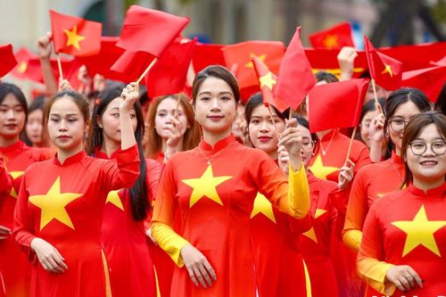 Hà Nội: Hơn 1.000 phụ nữ diễu hành áo dài, xếp hình bản đồ Việt Nam
