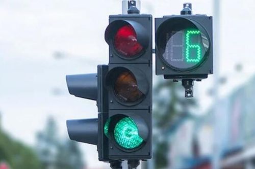 Bước đầu ghi nhận bất cập tại hàng trăm cụm đèn tín hiệu giao thông